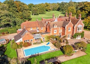 Inside the stunning £2.5m mansion on sale for the first time in five ...