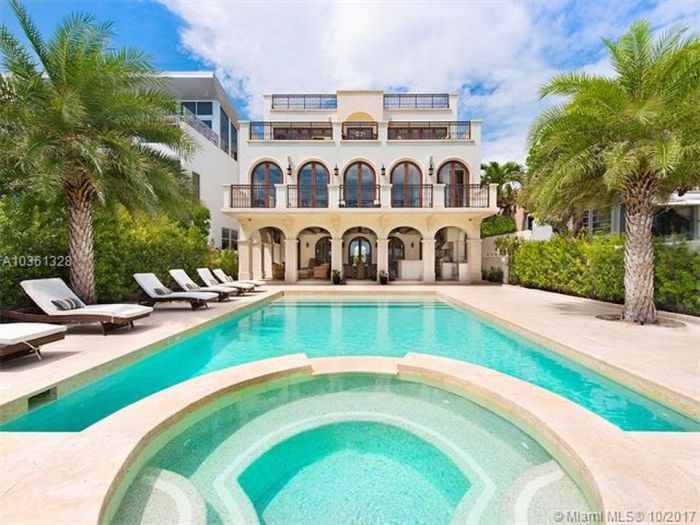 7 Amazing Mansions for Sale Right Now Around the World | RealEstate.Luxury