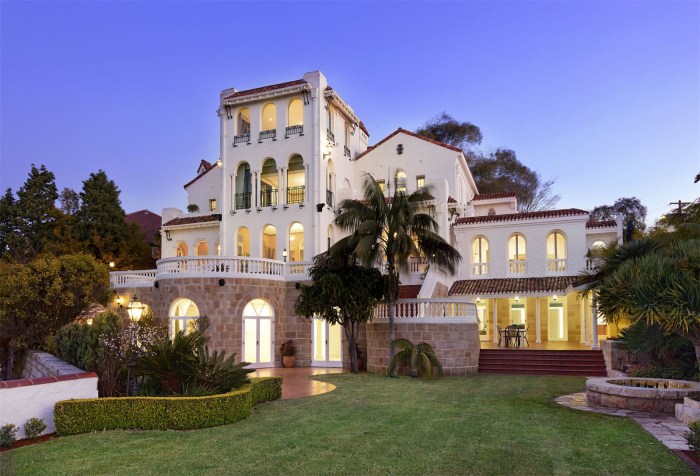 7 Amazing Mansions for Sale Right Now Around the World | RealEstate.Luxury