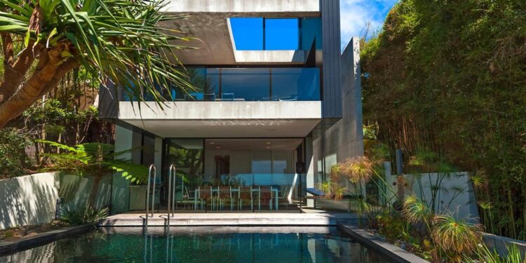 World of Architecture: Stunning Modern Beach House by MM++ Architects