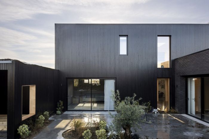 All-black modern house for sale conceals crisp, clean interior - Curbed