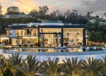 10 Stunning Million-Dollar Homes In LA